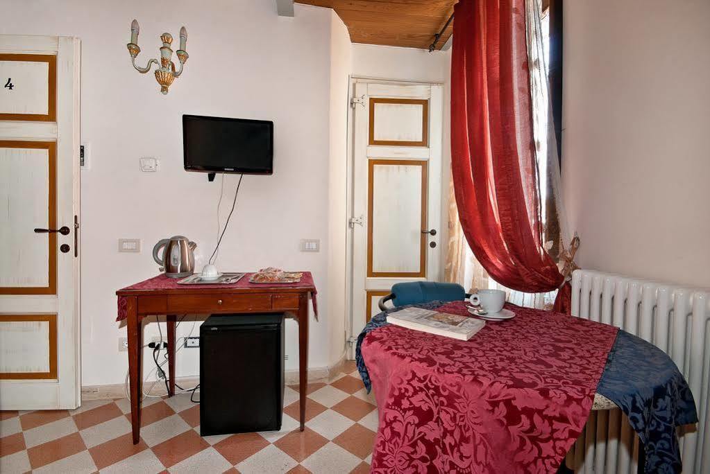 A Casa Mastacchi Bed & Breakfast Siena Bagian luar foto